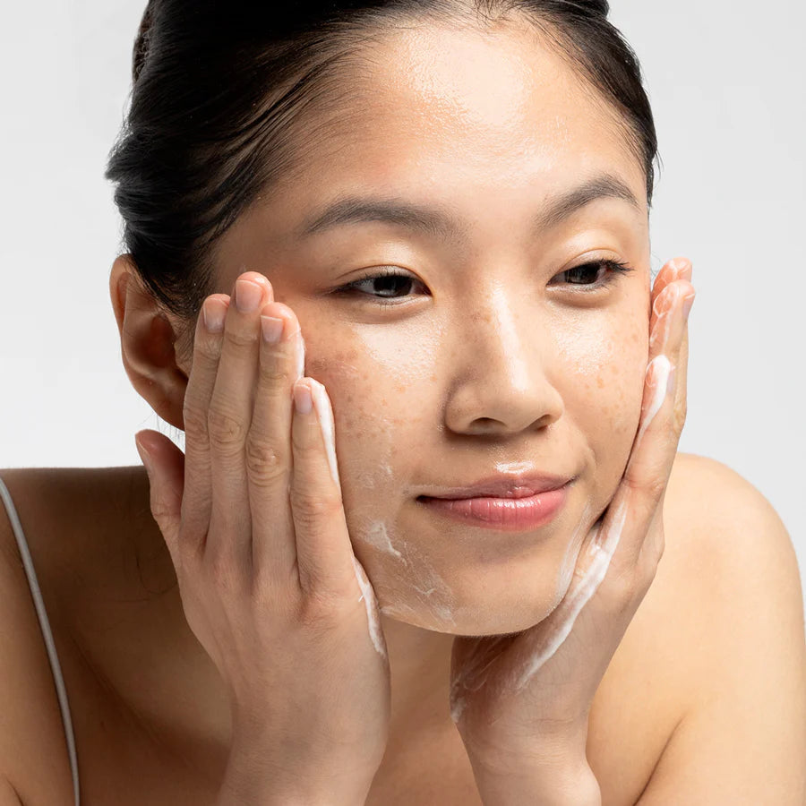 Comment calmer sa peau après l'été : guide complet après-soleil