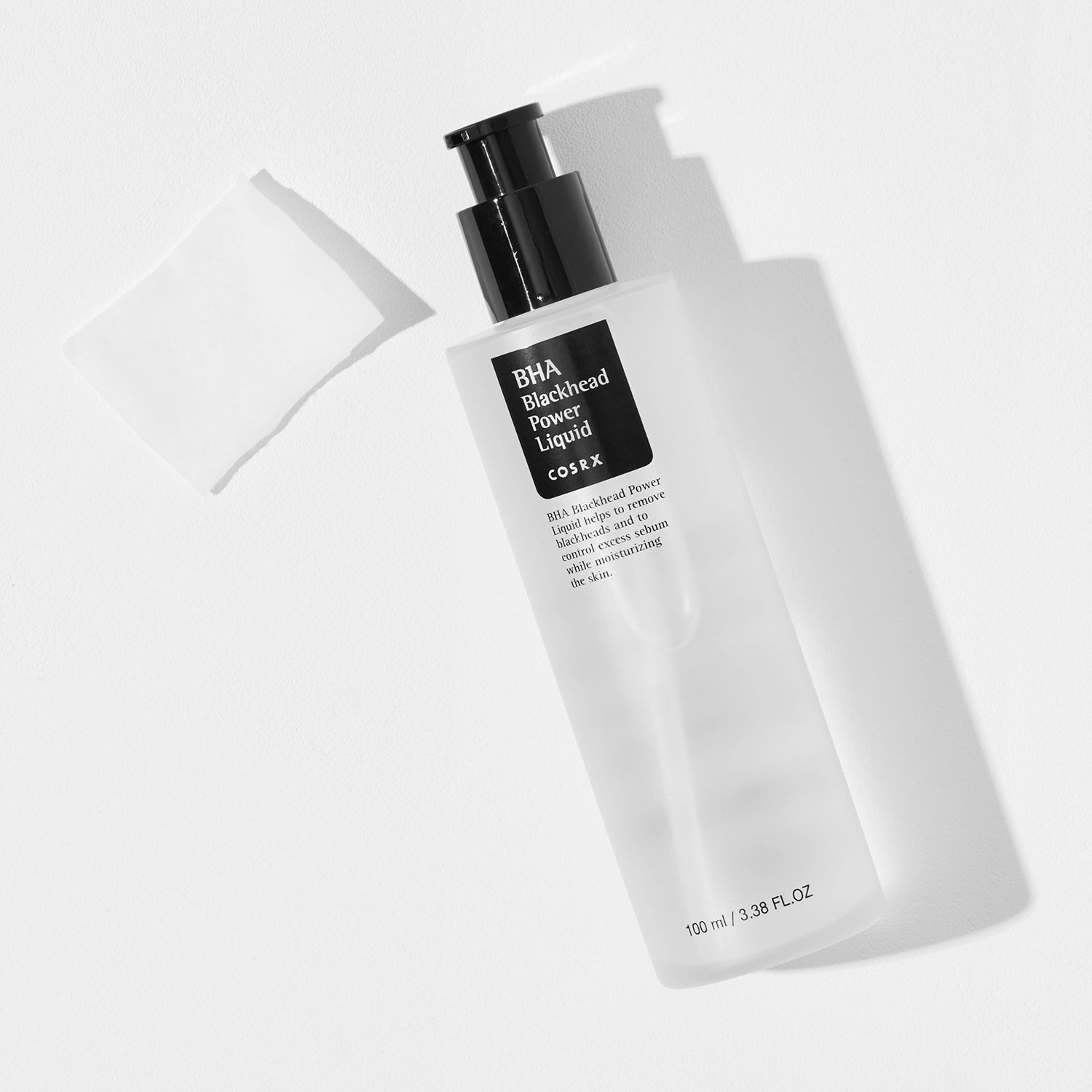 Huile nettoyante COSRX BHA Blackhead Power Liquid en flacon transparent avec bouchon noir, posé sur fond blanc.