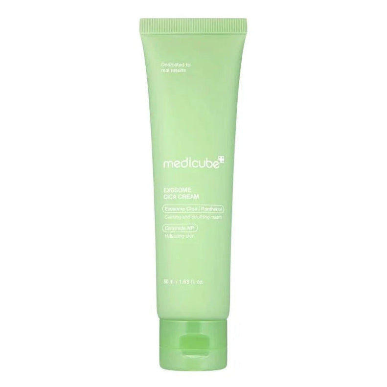 Tube de crème réparatrice Exosome Cica Cream 50ml de la marque Medicube, posé verticalement sur un fond épuré.
