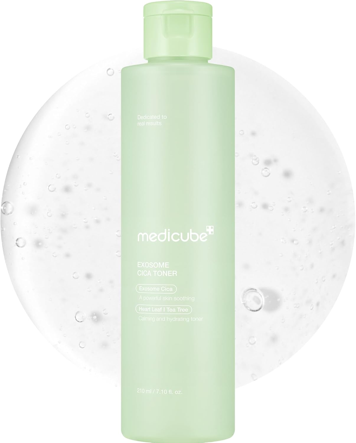 Grand flacon de lotion apaisante Exosome Cica Toner 210ml de la marque Medicube, posé verticalement sur un fond de texture